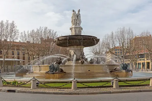 rond point avec fontaine